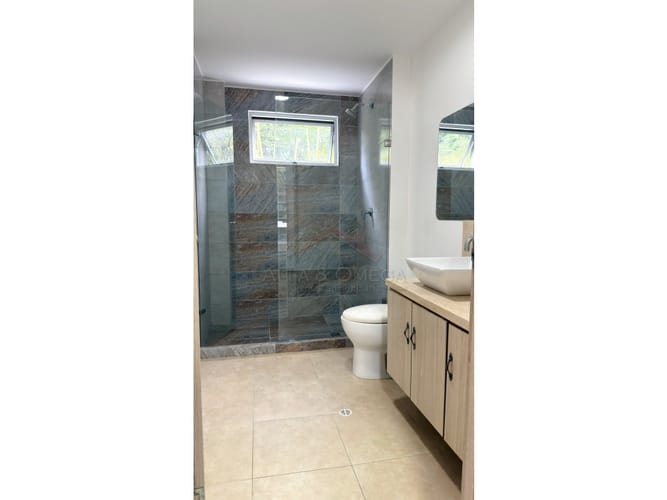 Casa de 3 alcobas en venta en Cr. Los Arroyuelos, Ibagué, 240 m² · foto 12 de 24