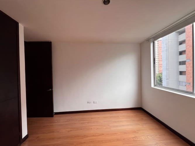 Apartamento de 2 alcobas en arriendo en Lalinde, Medellín, 95 m² · foto 8 de 13
