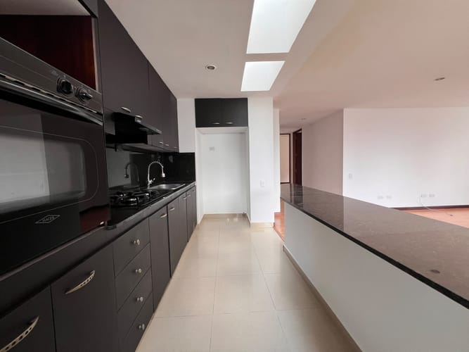Apartamento de 2 alcobas en arriendo en Lalinde, Medellín, 95 m² · foto 4 de 13