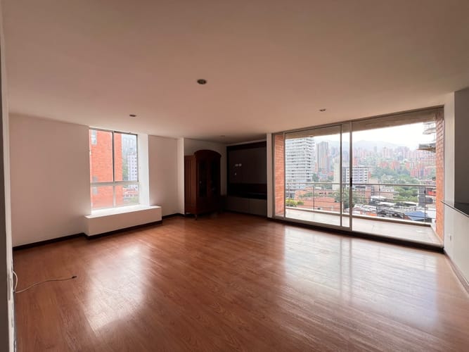 Apartamento de 2 alcobas en arriendo en Lalinde, Medellín, 95 m² · foto 2 de 13