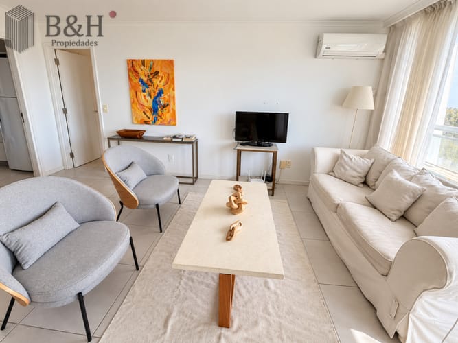 Apartamento de 2 dormitorios en venta en Punta del Este