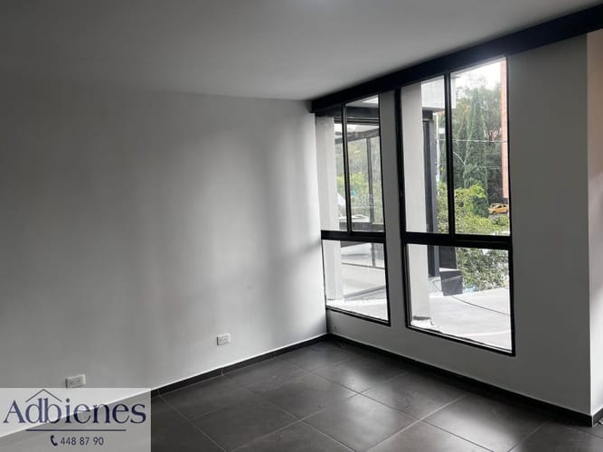 Local en arriendo en Laureles, Medellín, 50 m² · foto 2 de 7