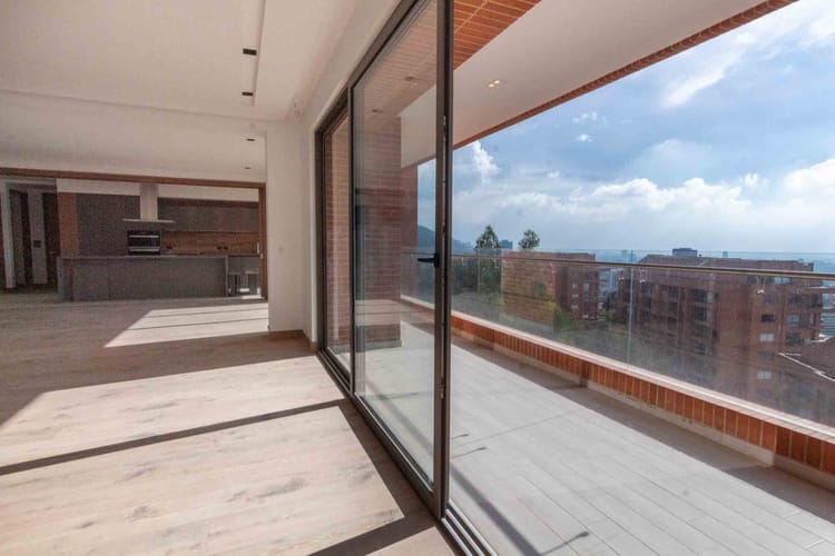 Apartamento de 3 alcobas en venta en Cerros De Los Alpes, Bogotá, 370 m² · foto 3 de 24