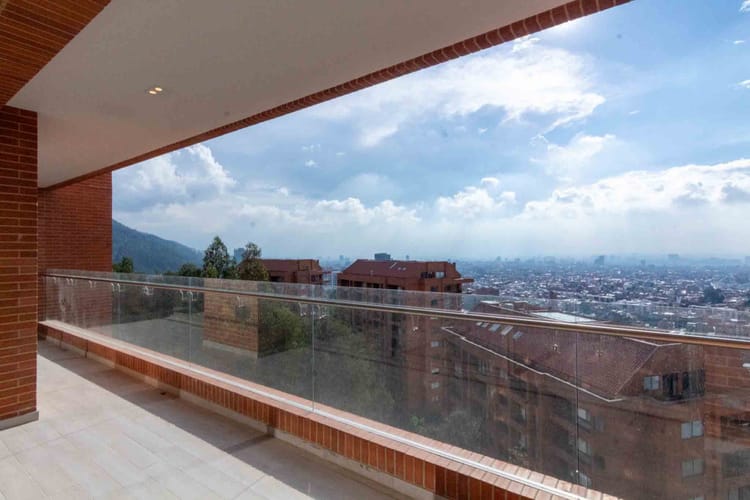 Apartamento de 3 alcobas en venta en Cerros De Los Alpes, Bogotá, 370 m² · foto 5 de 24