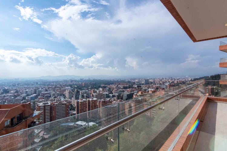 Apartamento de 3 alcobas en venta en Cerros De Los Alpes, Bogotá, 370 m² · foto 8 de 24
