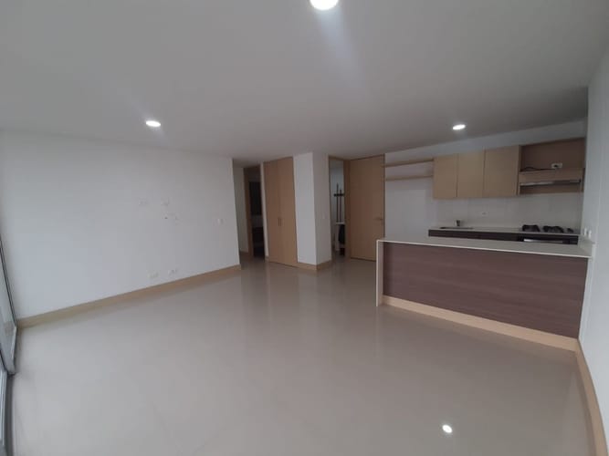 Apartamento de 3 alcobas en arriendo en Loma Del Indio, Medellín, 80 m² · foto 2 de 20