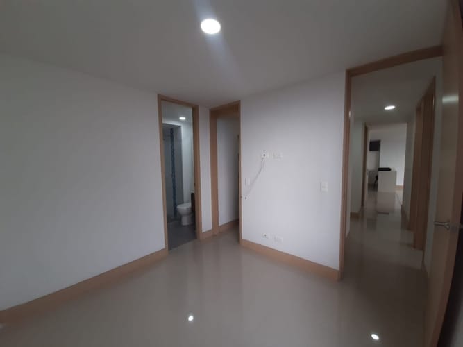 Apartamento de 3 alcobas en arriendo en Loma Del Indio, Medellín, 80 m² · foto 8 de 20