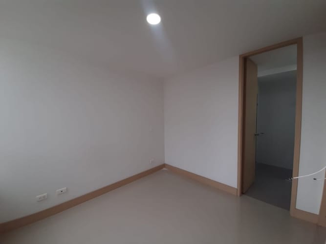Apartamento de 3 alcobas en arriendo en Loma Del Indio, Medellín, 80 m² · foto 10 de 20