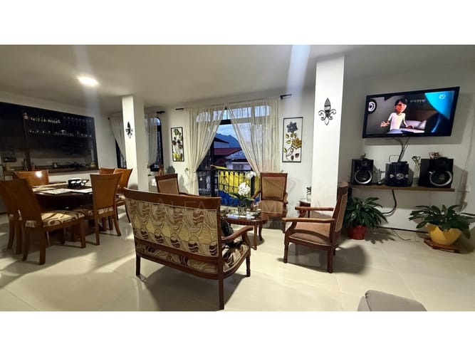Casa de 7 alcobas en venta en Hacienda Piedra Pintada, Ibagué, 250 m² · foto 2 de 16