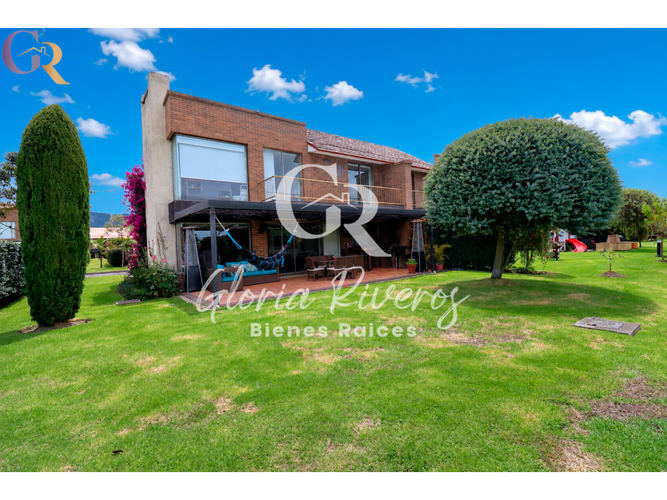 Casa de 4 alcobas en arriendo en Pueblo Viejo, Cota, 176 m² · foto 2 de 24