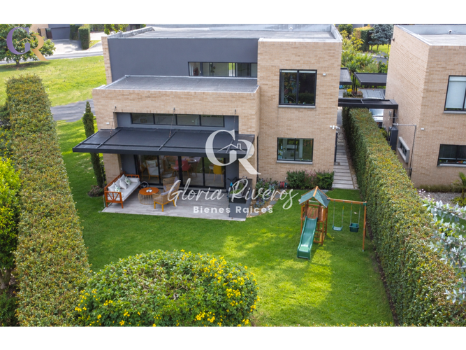 Casa de 3 alcobas en venta en Cota, 200 m² · foto 2 de 24