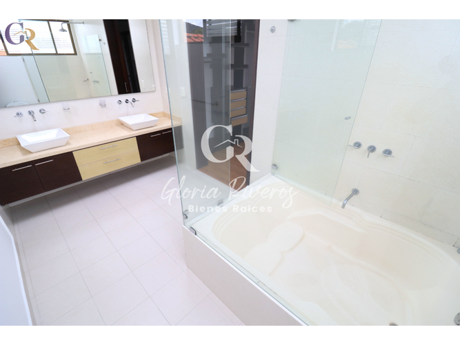 Casa de 3 alcobas en arriendo en Parcelas, Cota, 227 m² · foto 16 de 24