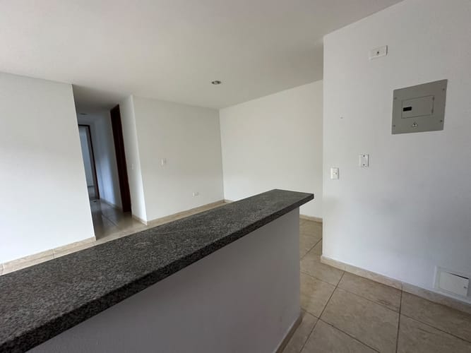 Apartamento de 3 alcobas en venta en Co. Jardines De Navarra, Ibagué, 84 m² · foto 4 de 12