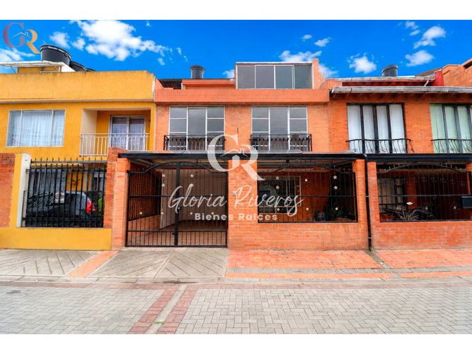 Casa de 4 alcobas en venta en Cota, 186 m² · foto 2 de 24