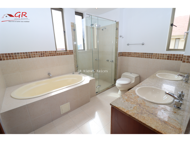Casa de 4 alcobas en arriendo en Rozo, Cota, 283 m² · foto 14 de 24