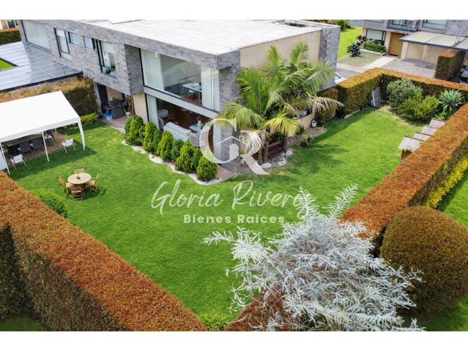 Casa de 3 alcobas en arriendo en Pueblo Viejo, Cota, 197 m² · foto 2 de 24