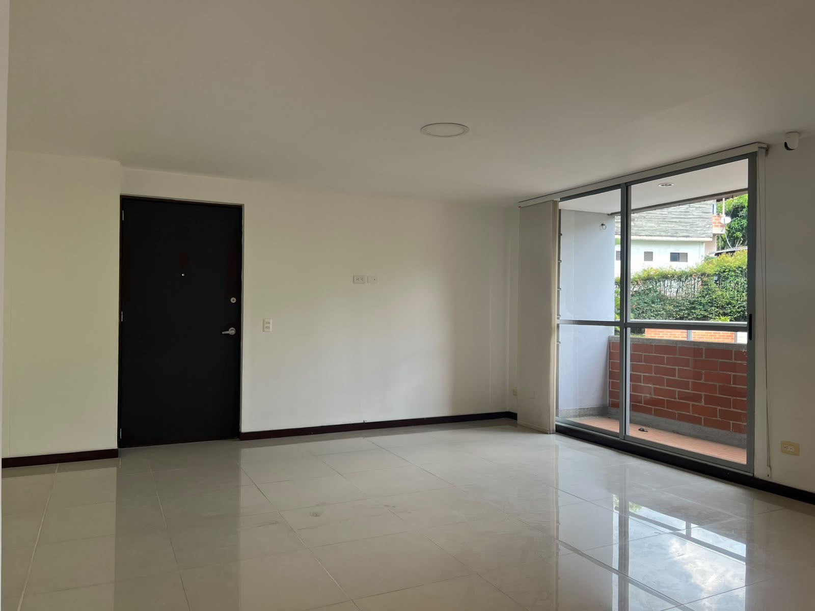 Apartamento en arriendo en Uribe Angel, Envigado · foto 4 de 19