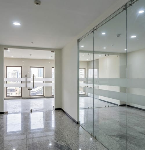 Oficina en arriendo en La Candelaria, Medellín, 405 m² · foto 2 de 5