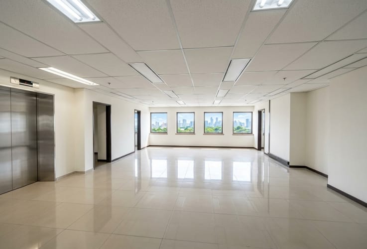 Oficina en arriendo en La Candelaria, Medellín, 405 m² · foto 3 de 5