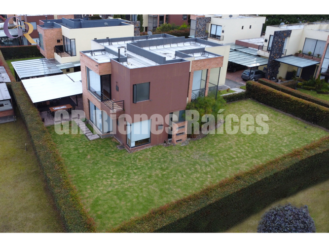 Casa de 4 alcobas en venta en Rozo, Cota, 320 m² · foto 2 de 24