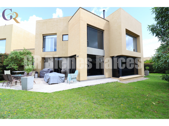 Casa de 4 alcobas en venta en Pueblo Viejo, Cota, 244 m² · foto 2 de 24