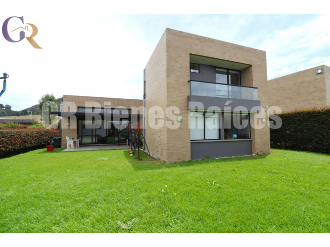 Casa de 4 alcobas en venta en Rozo, Cota, 263 m² · foto 2 de 24