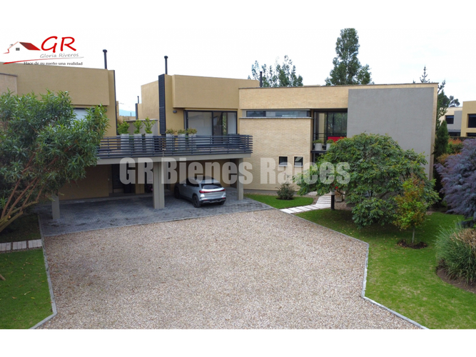 Casa de 4 alcobas en venta en Pueblo Viejo, Cota, 285 m² · foto 2 de 24