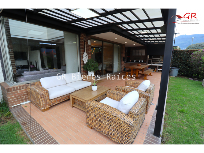 Casa de 3 alcobas en venta en Pueblo Viejo, Cota, 176 m² · foto 2 de 24