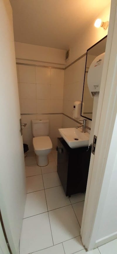OFICINA PREMIUM: LUZ NATURAL, 53M² CON COCHERA Y UBICACIÓN ESTRATÉGICA. · Photo 7