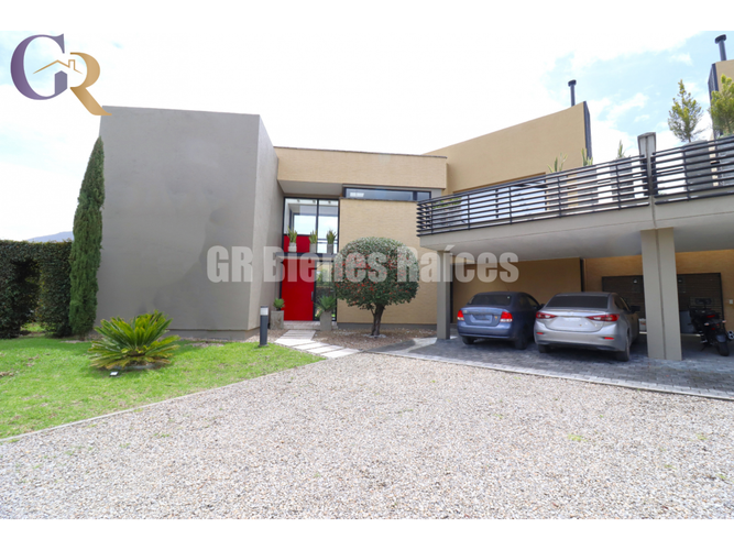 Casa de 4 alcobas en arriendo en Pueblo Viejo, Cota, 245 m² · foto 2 de 24