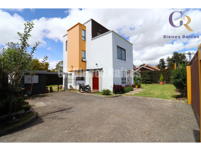 Casa de 4 alcobas en venta en Parcelas, Cota, 200 m² · foto 2 de 24