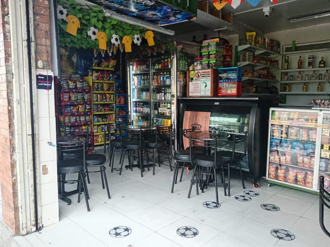 Casa de 7 alcobas en venta en Castilla, Bogotá, 240 m² · foto 2 de 9
