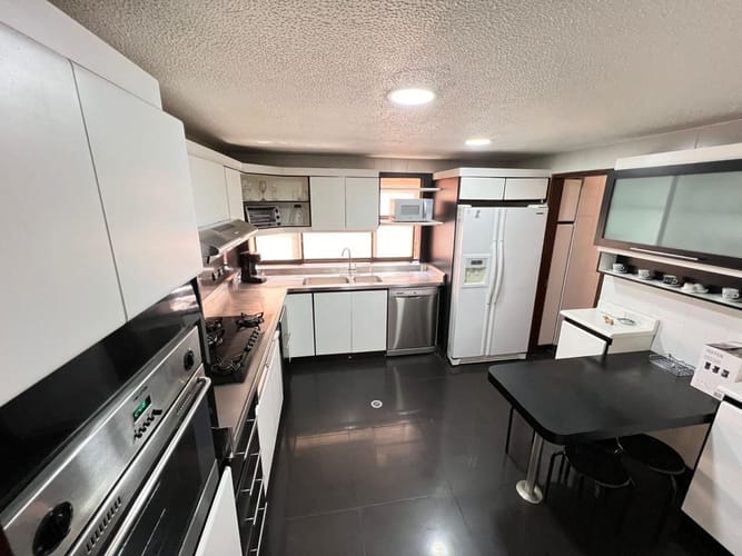 Apartamento de 3 alcobas en venta en Chico, Bogotá, 144 m² · foto 6 de 20