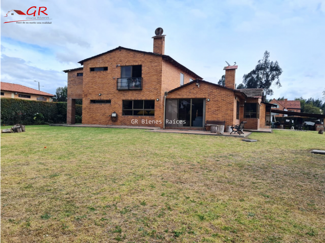 Casa de 4 alcobas en venta en Parcelas, Cota, 1800 m² · foto 2 de 24