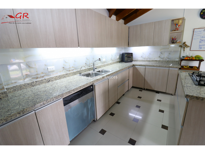 Casa de 4 alcobas en venta en Parcelas, Cota, 1800 m² · foto 10 de 24
