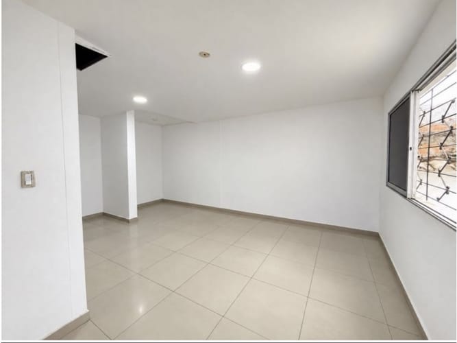 Oficina en arriendo en San Vicente, Cali, 200 m² · foto 8 de 9