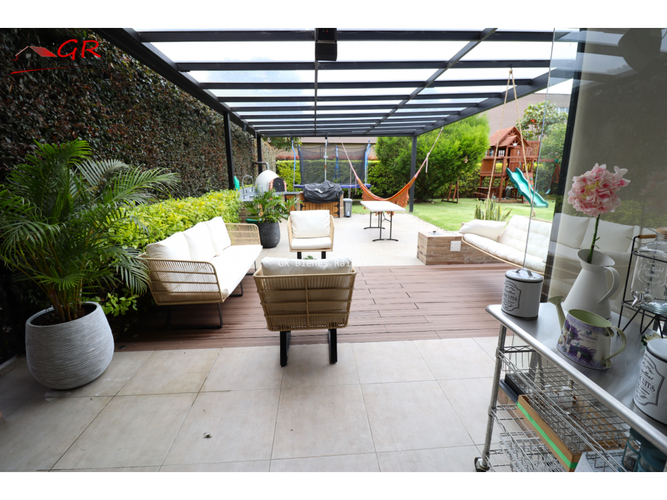 Casa de 3 alcobas en venta en Cota, 240 m² · foto 2 de 24