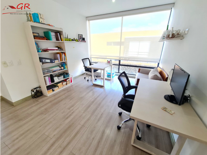 Casa de 4 alcobas en arriendo en Pueblo Viejo, Cota, 310 m² · foto 18 de 24