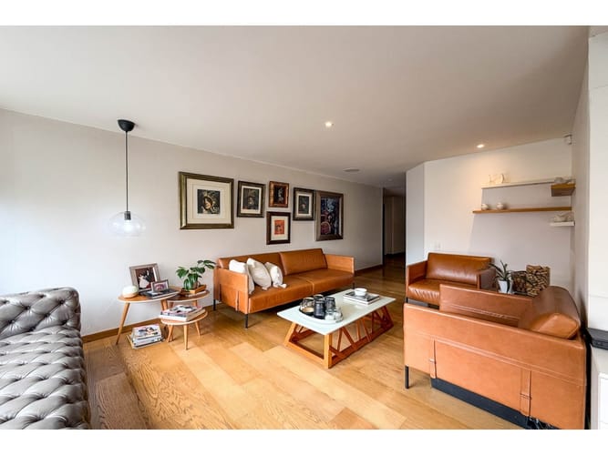 Apartamento de 3 alcobas en venta en Santa Bibiana, Bogotá, 131 m² · foto 2 de 24