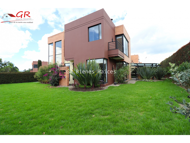 Casa de 4 alcobas en arriendo en Parcelas, Cota, 398 m² · foto 4 de 24
