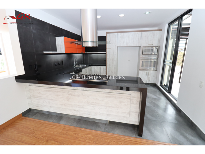 Casa de 4 alcobas en arriendo en Parcelas, Cota, 398 m² · foto 10 de 24