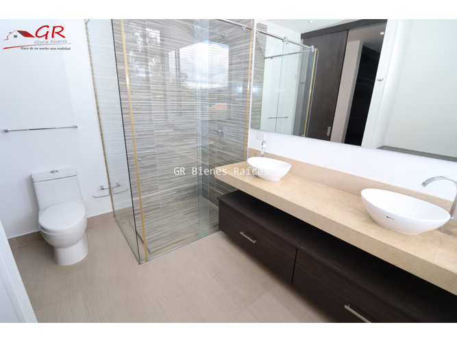 Casa de 4 alcobas en arriendo en Parcelas, Cota, 398 m² · foto 16 de 24