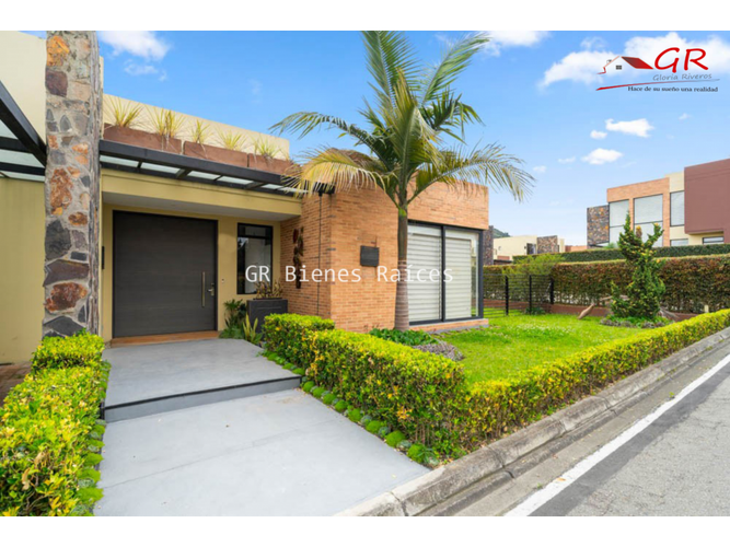 Casa de 3 alcobas en venta en Parcelas, Cota, 300 m² · foto 2 de 21