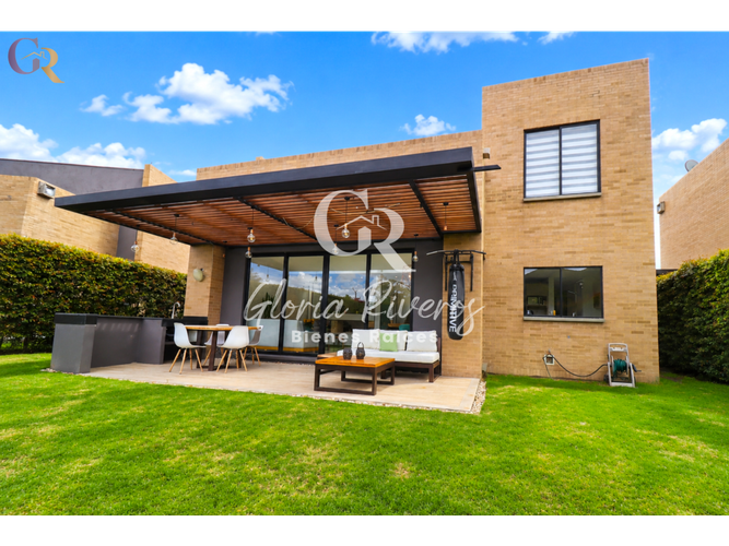 Casa de 3 alcobas en venta en Parcelas, Cota, 173 m² · foto 2 de 24