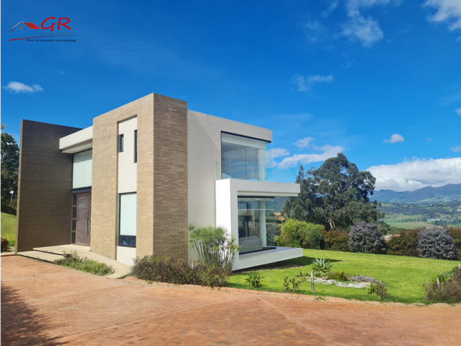 Casa de 4 alcobas en venta en Centro, Chía, 370 m² · foto 2 de 23