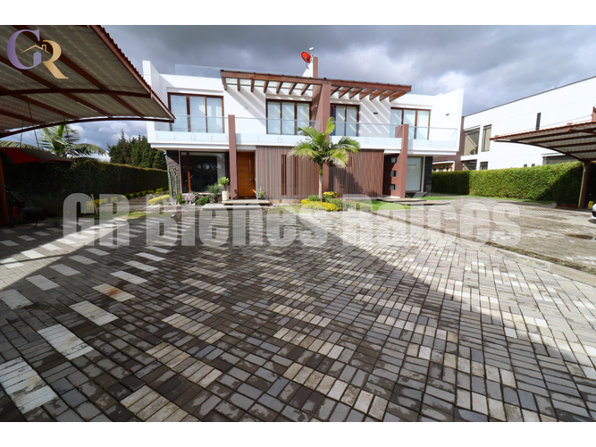Casa de 5 alcobas en venta en Pueblo Viejo, Cota, 600 m² · foto 1 de 24
