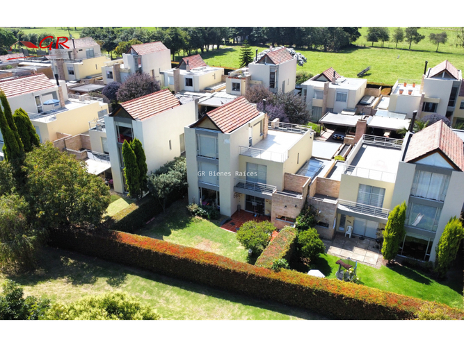 Casa de 3 alcobas en venta en Delicias Norte, Chía, 218 m² · foto 3 de 24