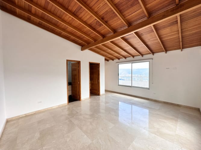 Casa de 5 alcobas en arriendo en El Jardin, Medellín · foto 19 de 24