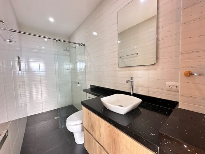 Casa de 5 alcobas en arriendo en El Jardin, Medellín · foto 11 de 24