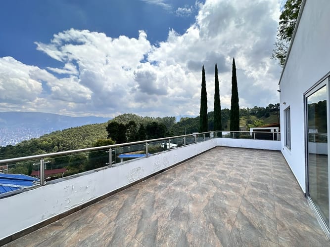 Casa de 5 alcobas en arriendo en El Jardin, Medellín · foto 14 de 24